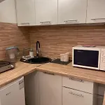 Maly Apartament Z Kuchnia I Lazienka